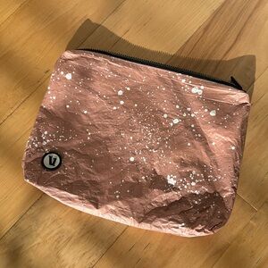 Vuori Aloha Collection Pouch